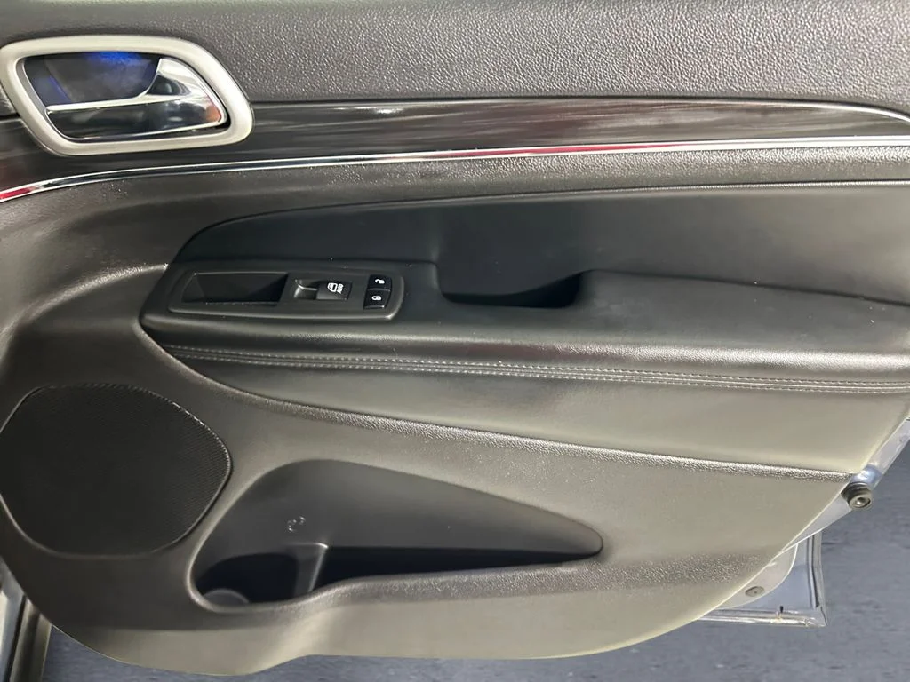 Used 2019 Blue Jeep Limited image 15