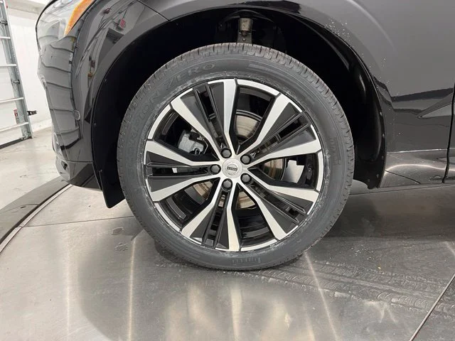 Used 2024 Onyx Black Volvo Plus image 23