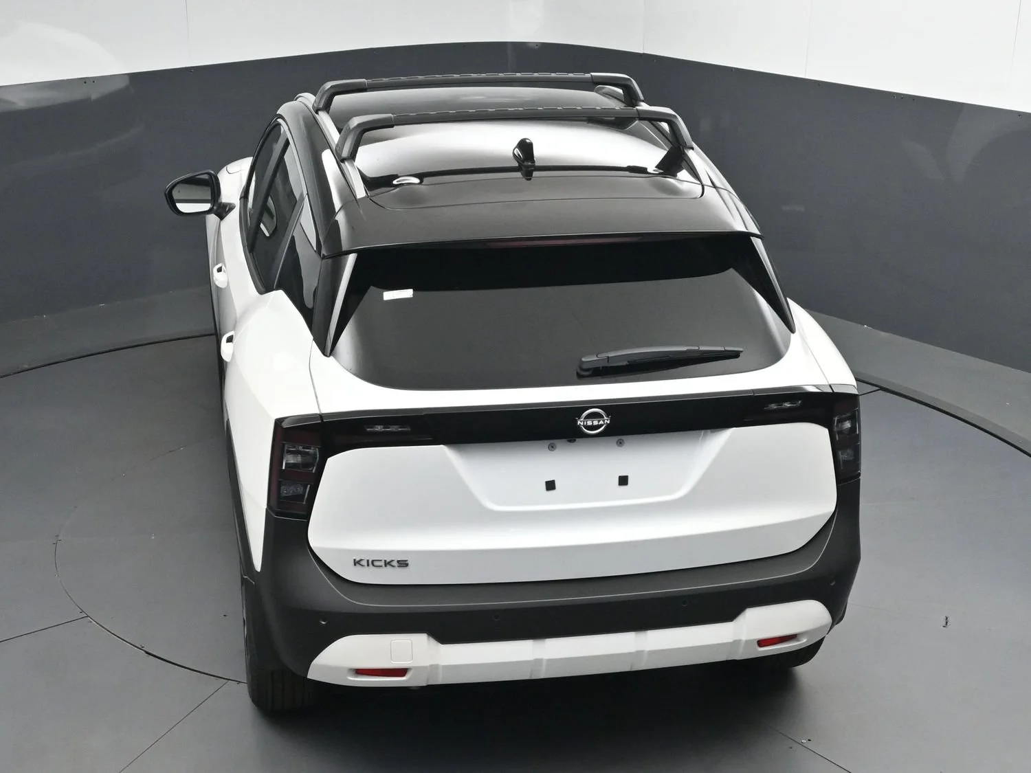 New 2026 Aspen White Tricoat/Super Black Nissan SV image 33