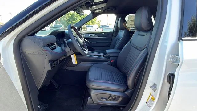 New 2026 Star White Metallic Tri-Coat Ford ST-Line image 32