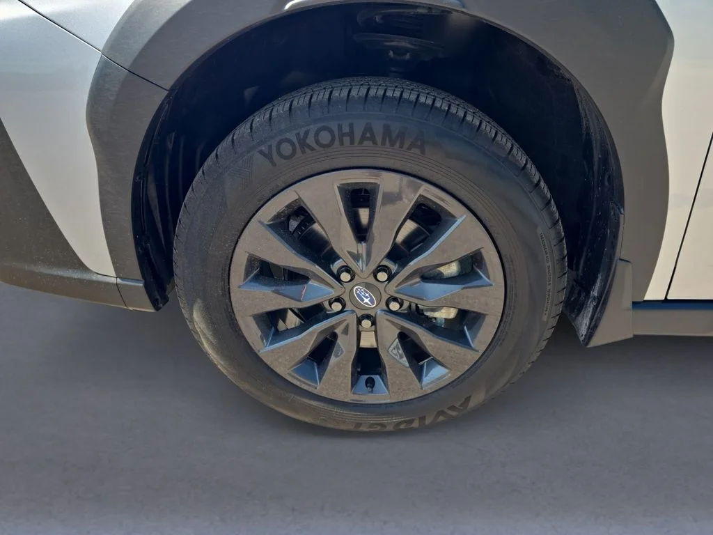 Used 2025 Ice Silver Metallic Subaru Onyx Edition image 10