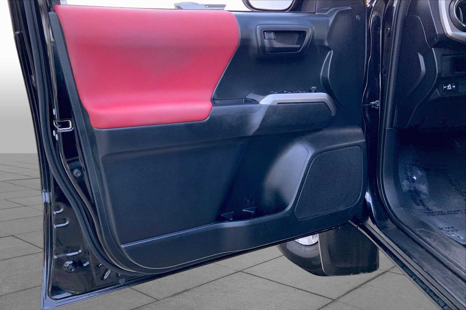 Used 2019 Midnight Black Metallic Toyota SR5 image 21