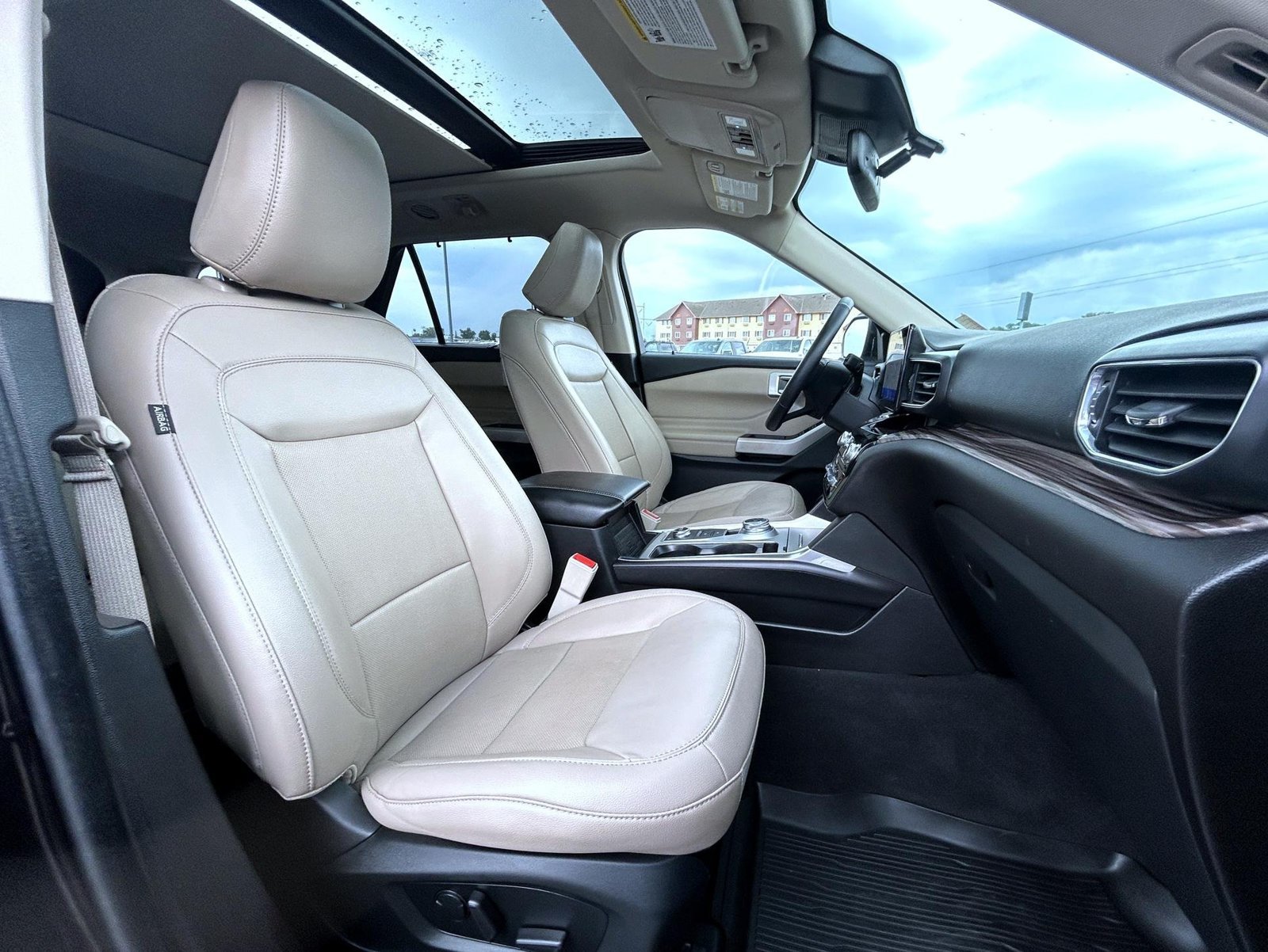 Used 2022 Black Ford Limited image 16
