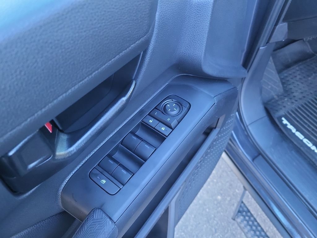 2025 Toyota Tacoma SR5 - Photo 12