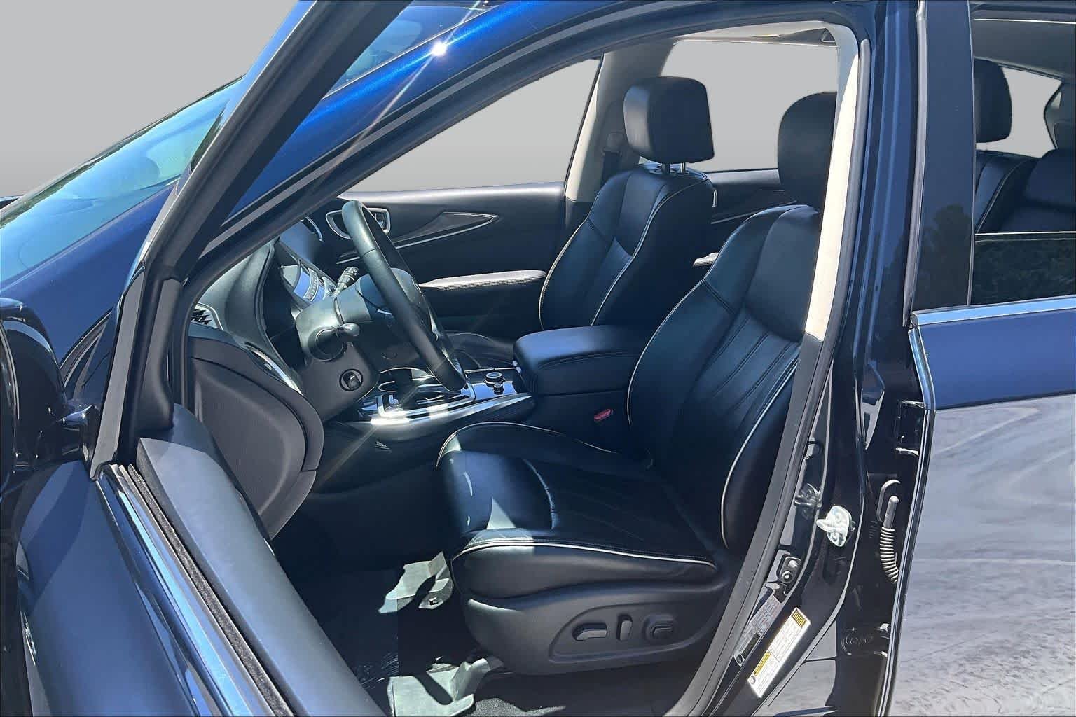 Used 2017 Hermosa Blue INFINITI  image 8