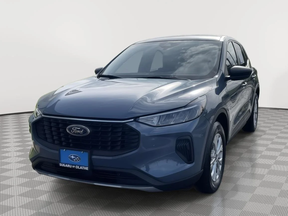 Used 2025 Vapor Blue Ford Active image 14
