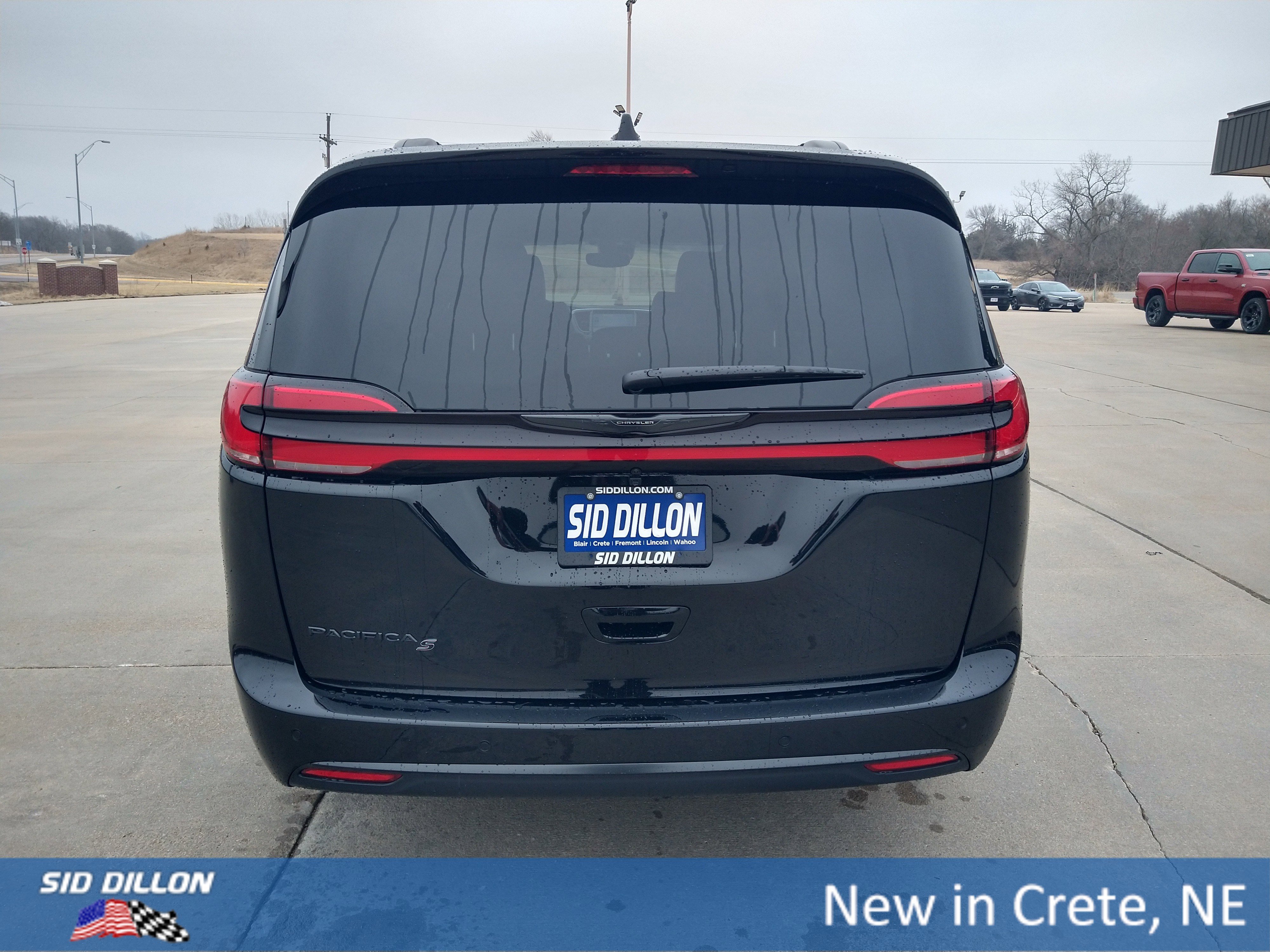 New 2026 Diamond Black Crystal Pearlcoat Chrysler Select image 15