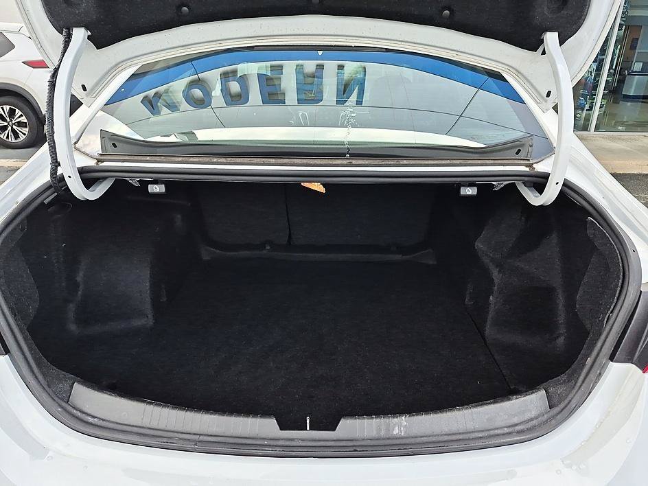 Used 2024 Summit White Chevrolet LT image 28
