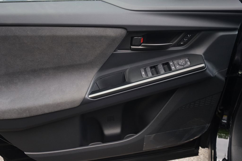 2026 Toyota C-HR XSE - Photo 34