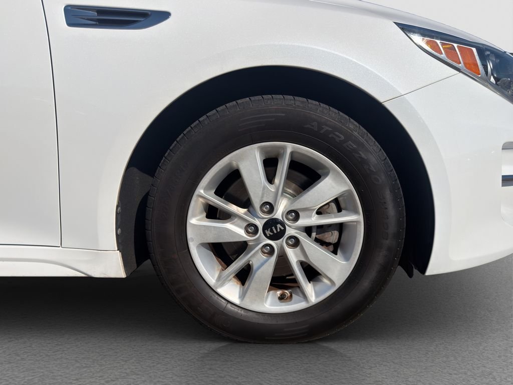 Used 2016 White Kia LX image 22