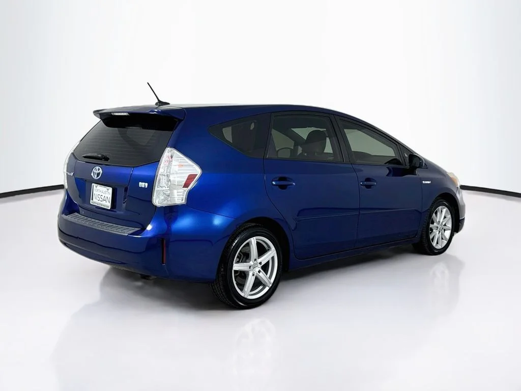 Used 2013 Blue Toyota Five image 7