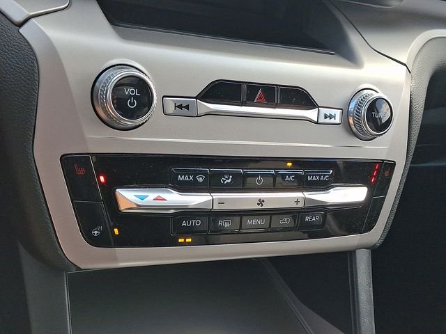 Used 2023 Black Ford XLT image 17