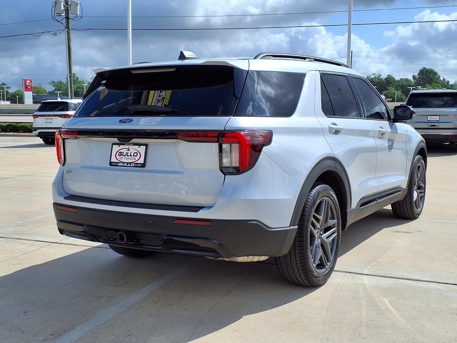 2026 Ford Explorer ST-LINE - Photo 6