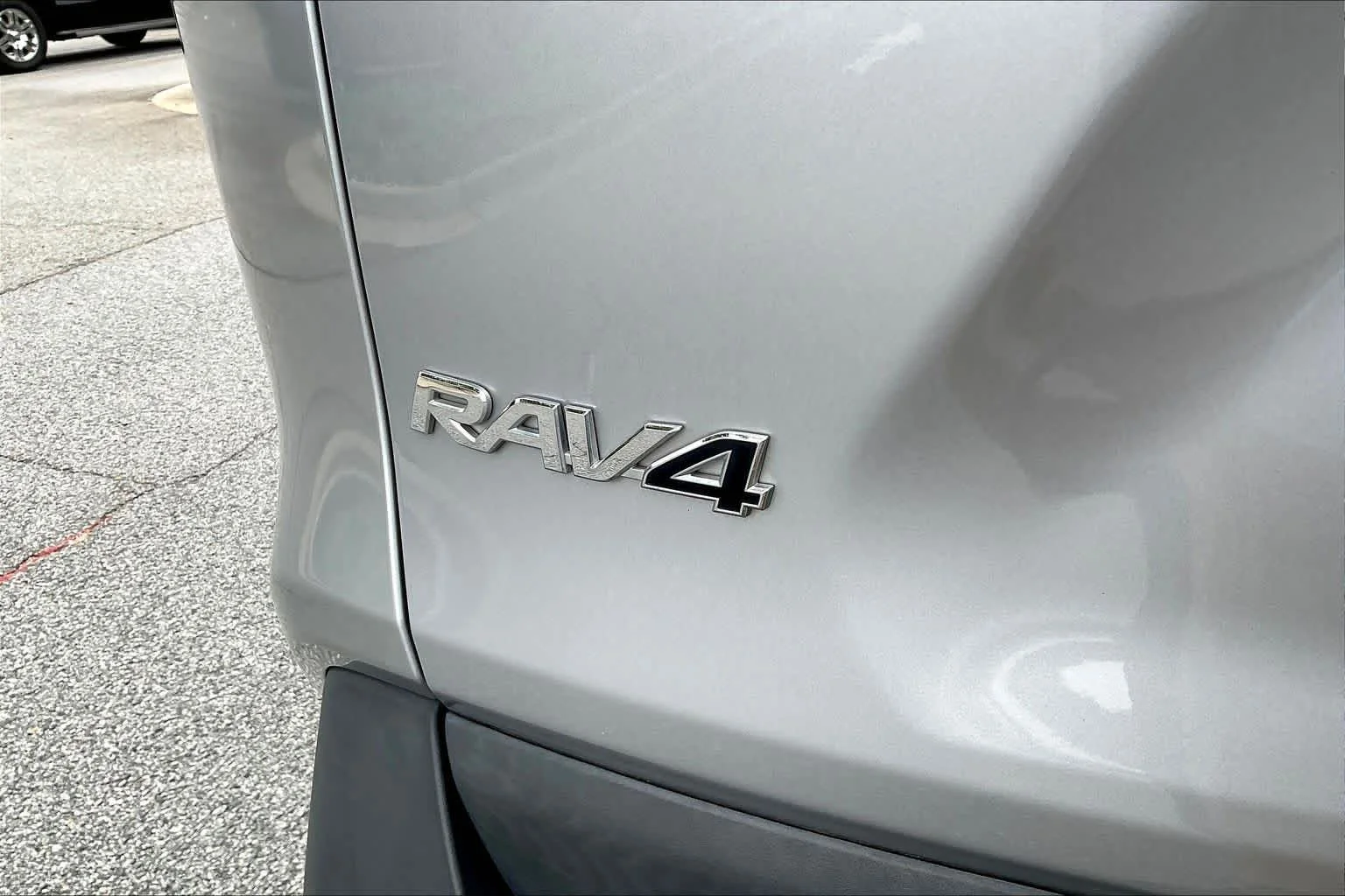 Used 2022 Silver Sky Metallic Toyota Hybrid XLE image 31
