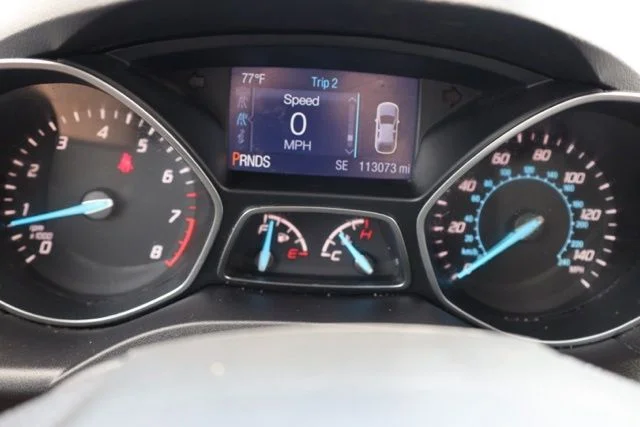Used 2015  Ford S image 24