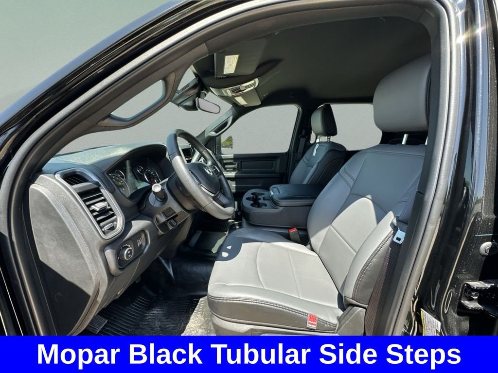 New 2026 Diamond Black Crystal Pearl-Coat Exterior Paint RAM Tradesman image 19