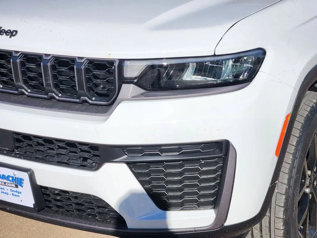 New 2026 Bright White Clear-Coat Exterior Paint Jeep Altitude image 5