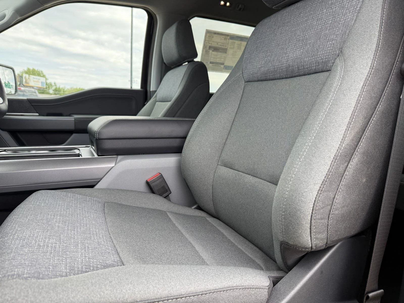New 2026 Agate Black Ford XLT image 25