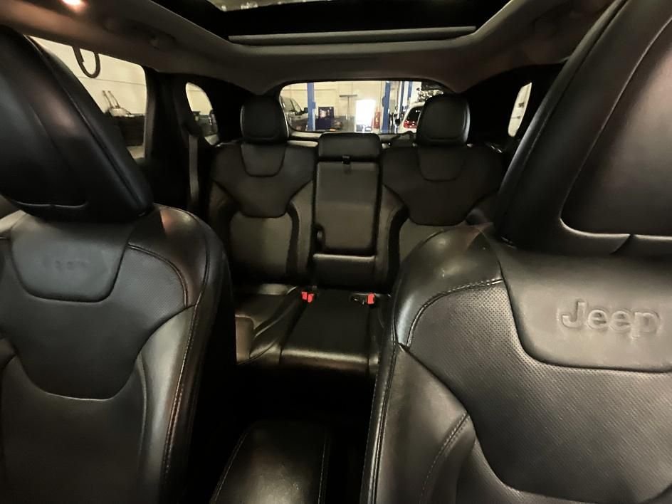 Used 2021 Gray Jeep Limited image 27