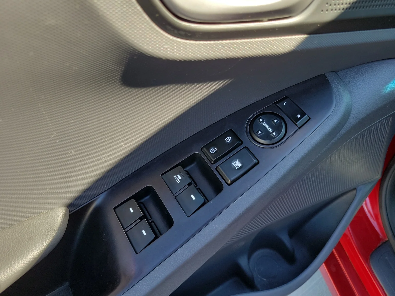 Used 2019 Red Hyundai Blue image 11