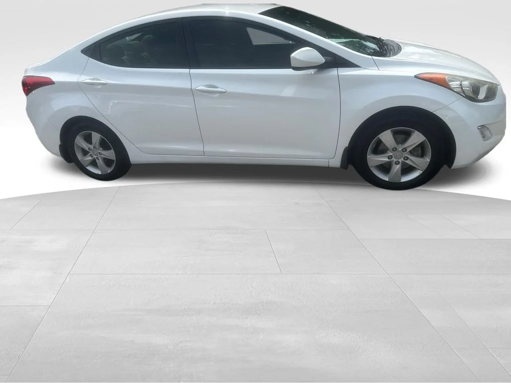 Used 2013 White Hyundai GLS image 27