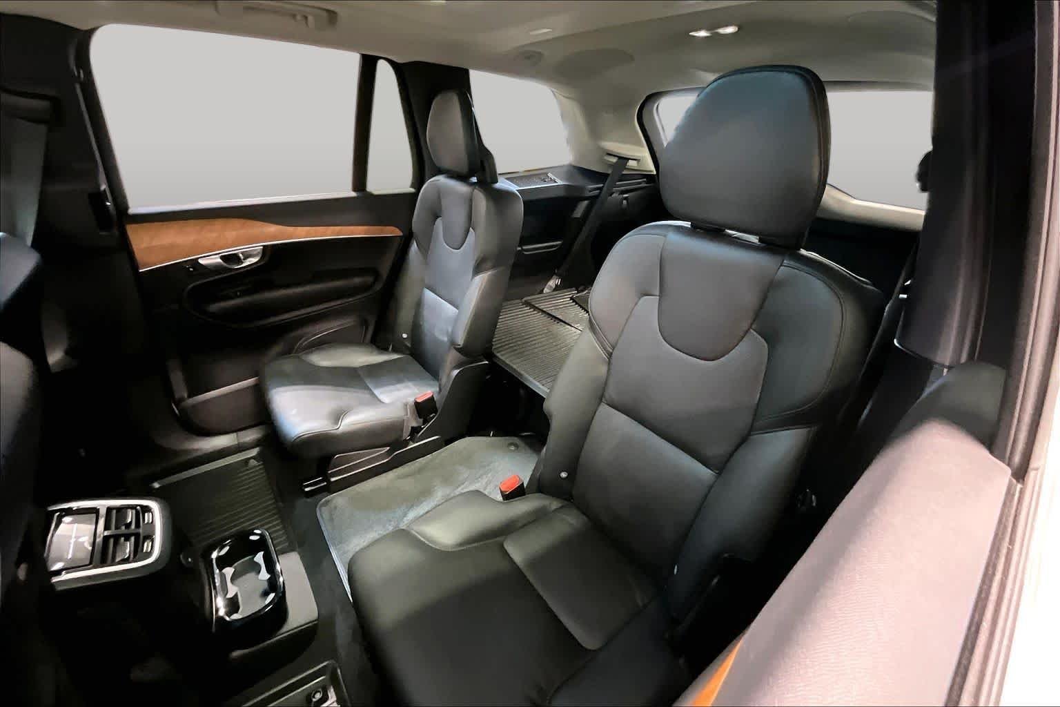 Used 2025 Vapour Grey Metallic Volvo Plus image 20