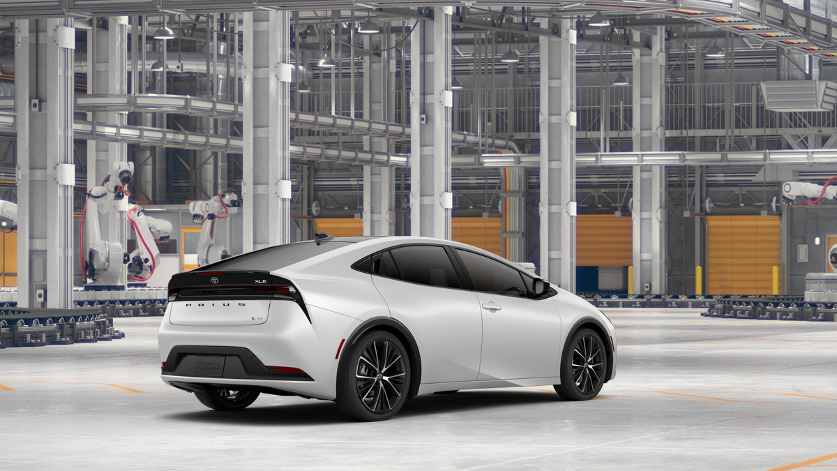 New 2027 Wind Chill Pearl Toyota XLE image 10