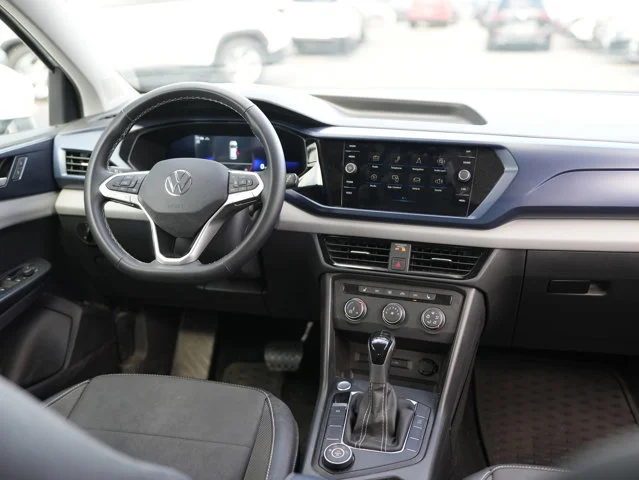 Used 2022 White Volkswagen SE image 25
