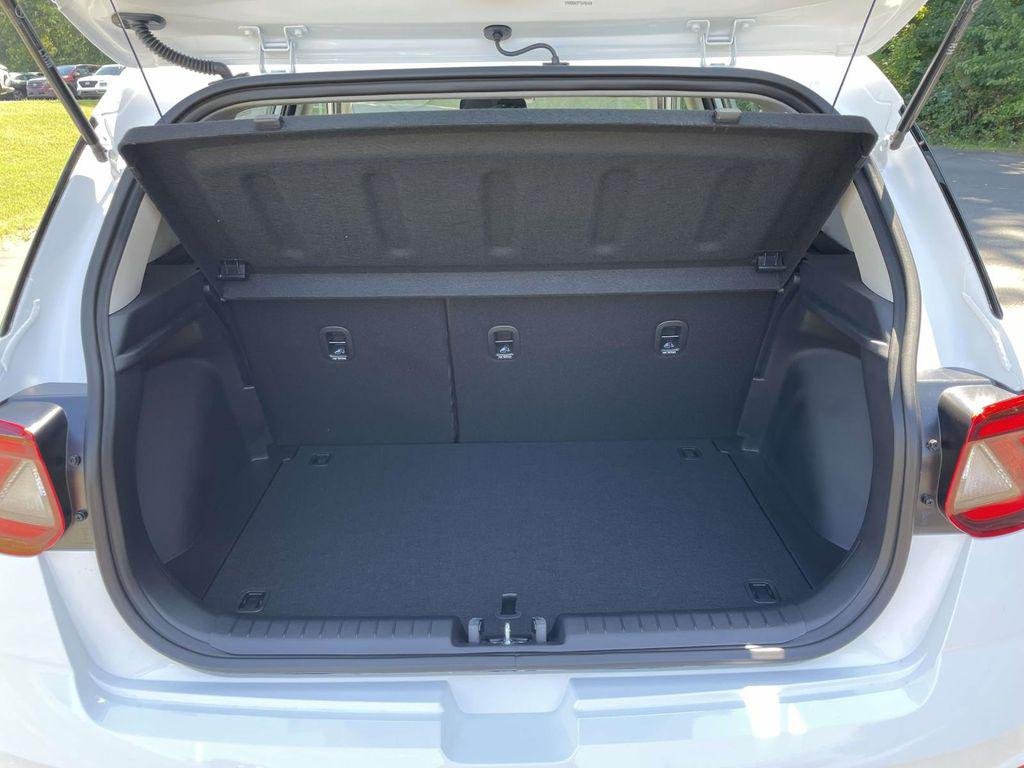 New 2026 White Hyundai SE image 8