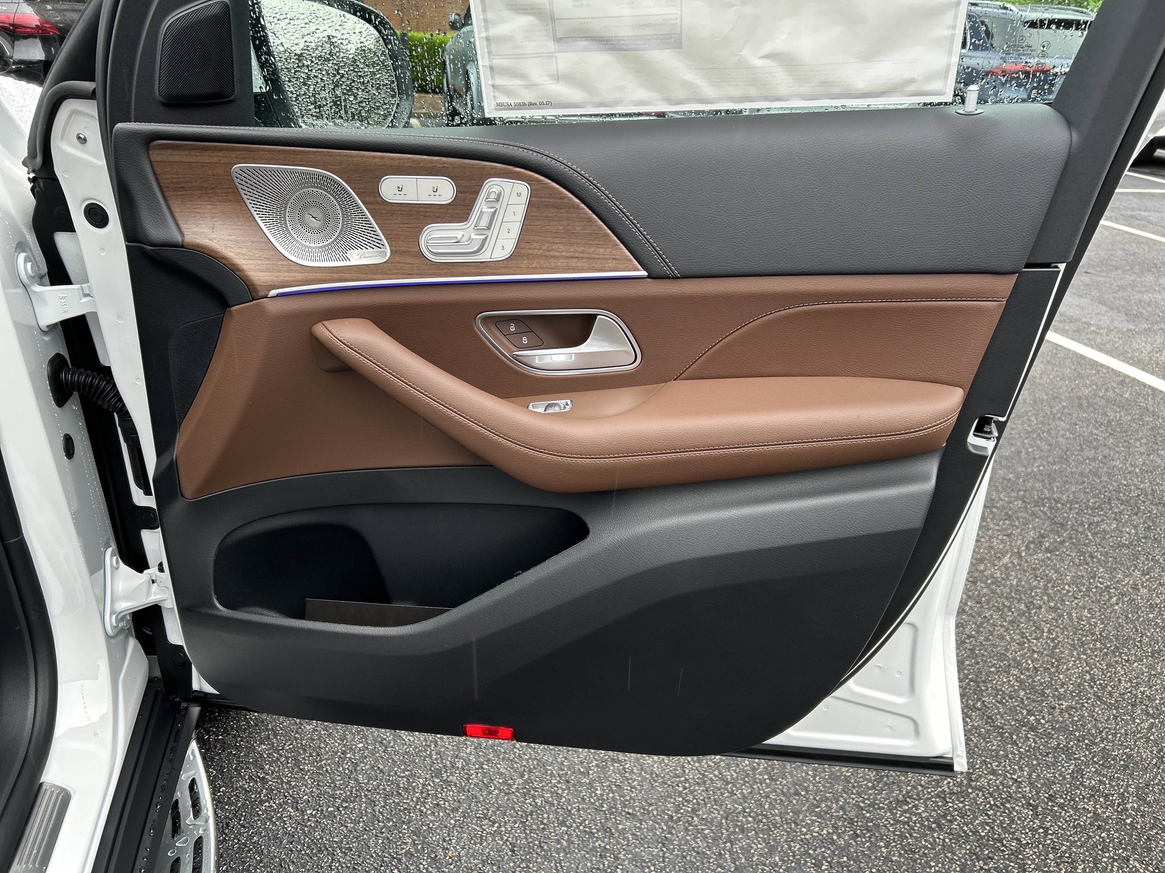 New 2026 MANUFAKTUR Moonlight White Metallic Mercedes-Benz GLE 450 4MATIC® SUV image 41