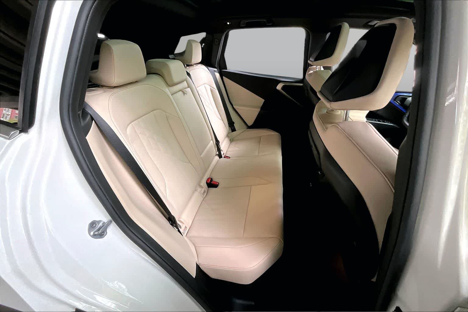 Used 2025 Alpine White BMW 30 xDrive image 20