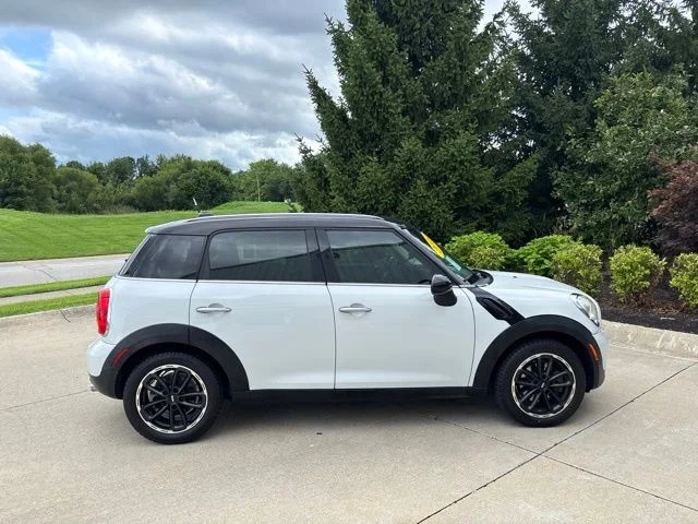 Used 2015 White MINI Base image 5