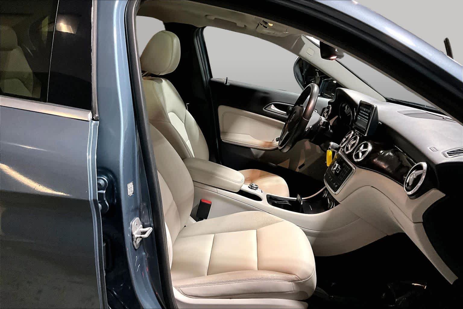 Used 2015 Universe Blue Metallic Mercedes-Benz GLA 250 image 8
