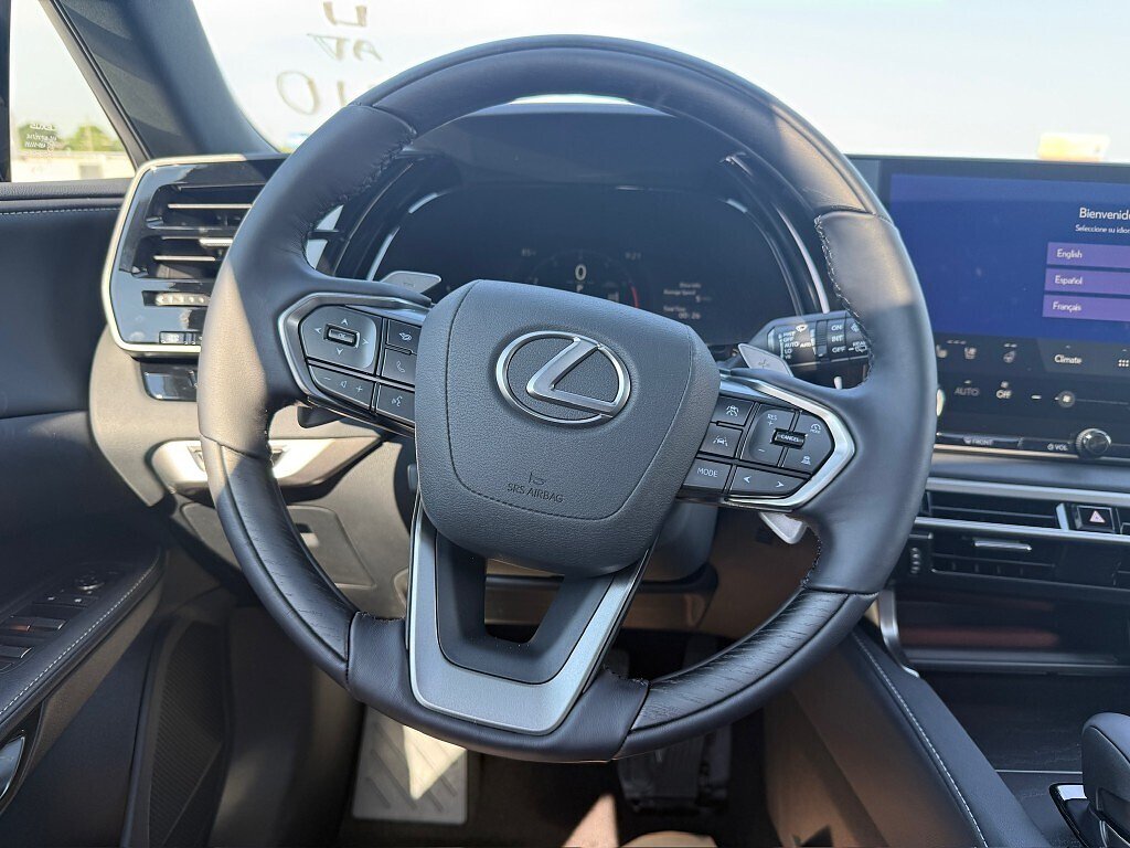 New 2026 Eminent White Pearl Lexus PREMIUM PLUS image 28