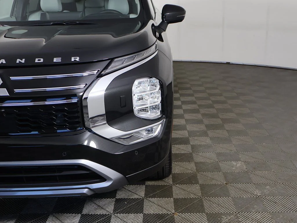2025 Mitsubishi Outlander SE - Photo 17
