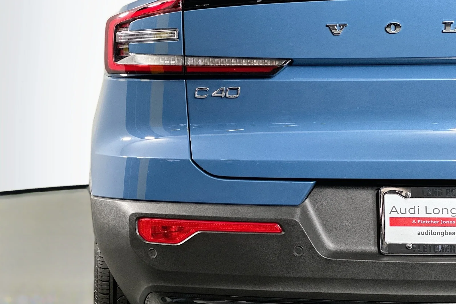 Used 2023 Fjord Blue Metallic Volvo Plus image 17