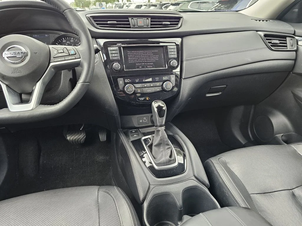 Used 2020 White Nissan SL image 14