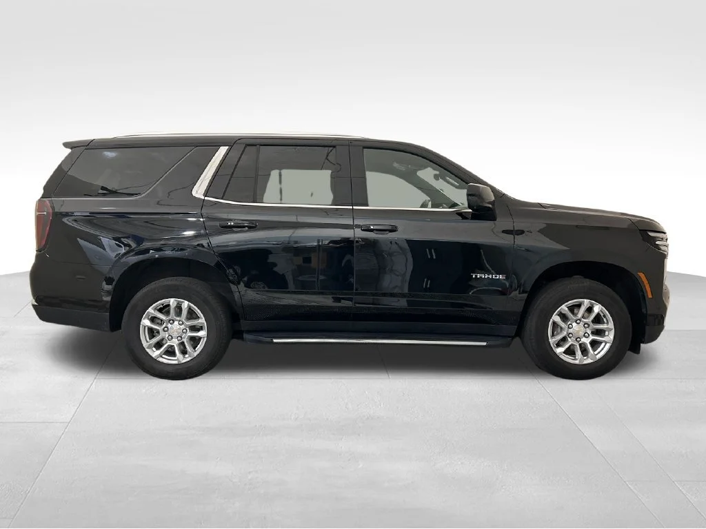 Used 2025 Black Chevrolet LT image 6