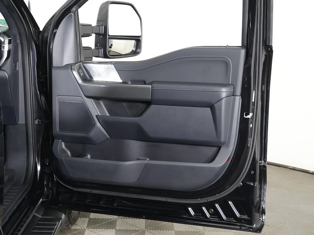 Used 2022 Agate Black Metallic Ford XLT image 25