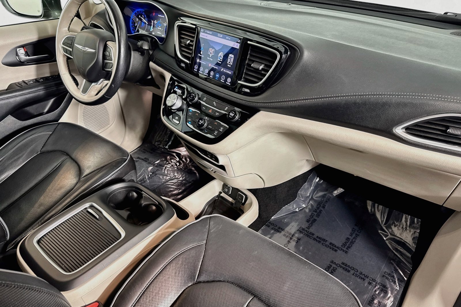 Used 2020 Granite Crystal Metallic Clearcoat Chrysler Limited image 28