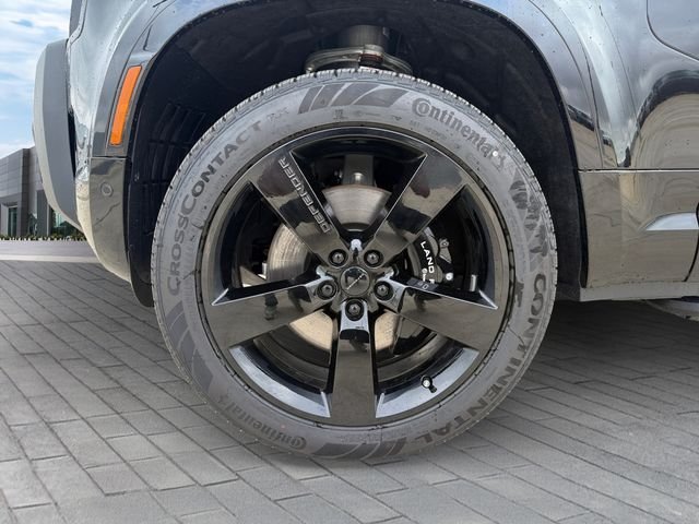 New 2026 Santorini Black Land Rover V8 image 9