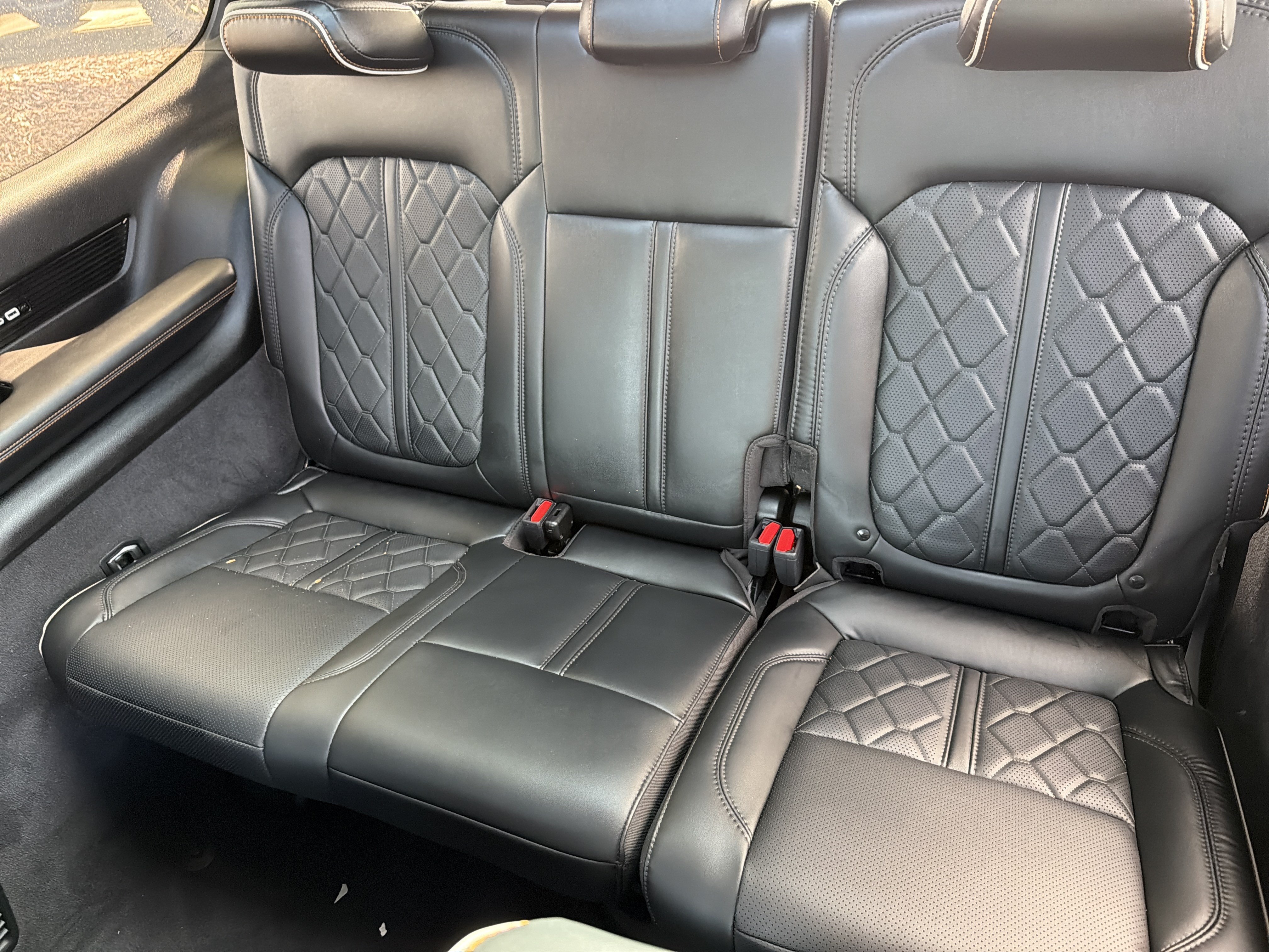 Used 2024 Diamond Black Crystal Pearlcoat Jeep Series III Obsidian image 21