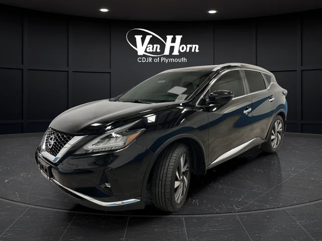 Used 2020 Super Black Metallic Nissan Platinum image 3