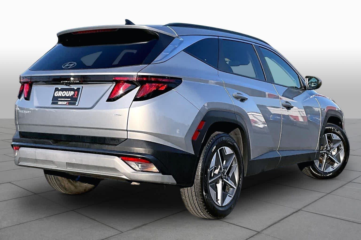 Used 2025 Shimmering Silver Hyundai SEL image 13