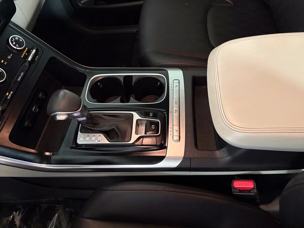 Used 2022 Red Kia LXS image 30