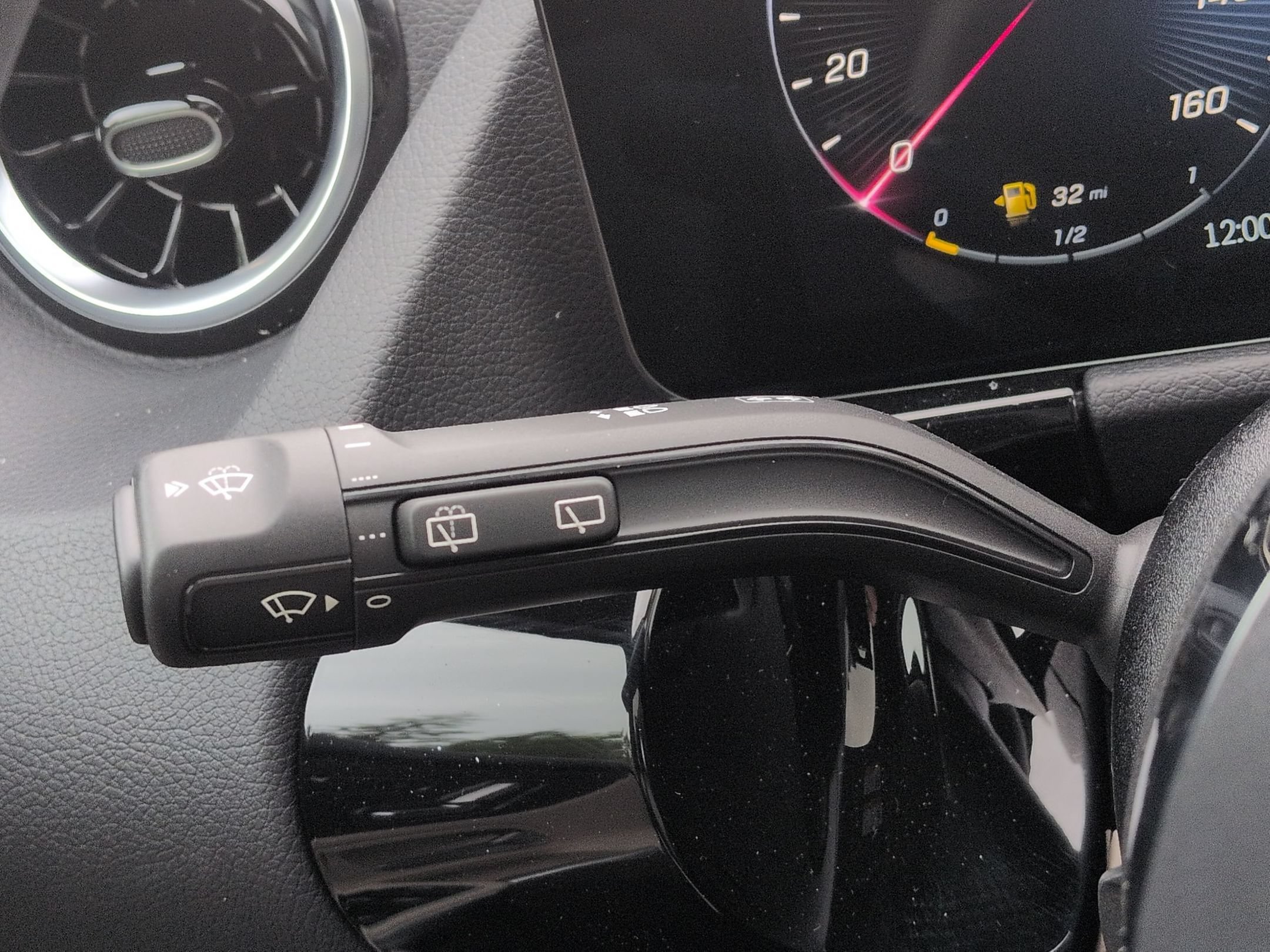 New 2026 Polar White Mercedes-Benz GLA 250 image 58