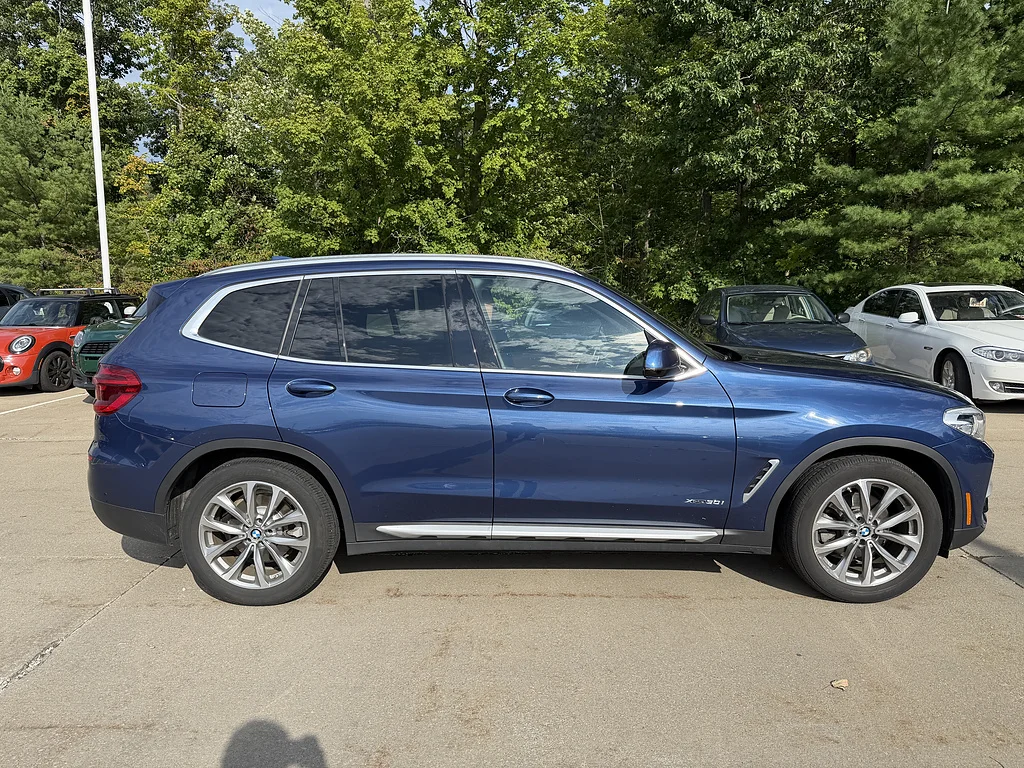 Used 2018 Phytonic Blue Metallic BMW xDrive30i image 4