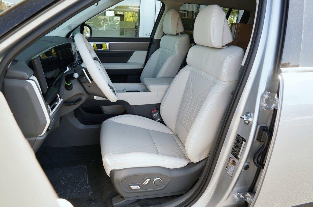 New 2026 Shimmering Silver Hyundai SEL image 10