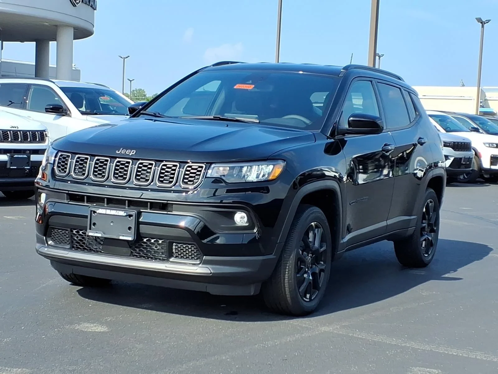 New 2026 Diamond Black Crystal Pearl Coat Jeep Latitude Altitude image 13