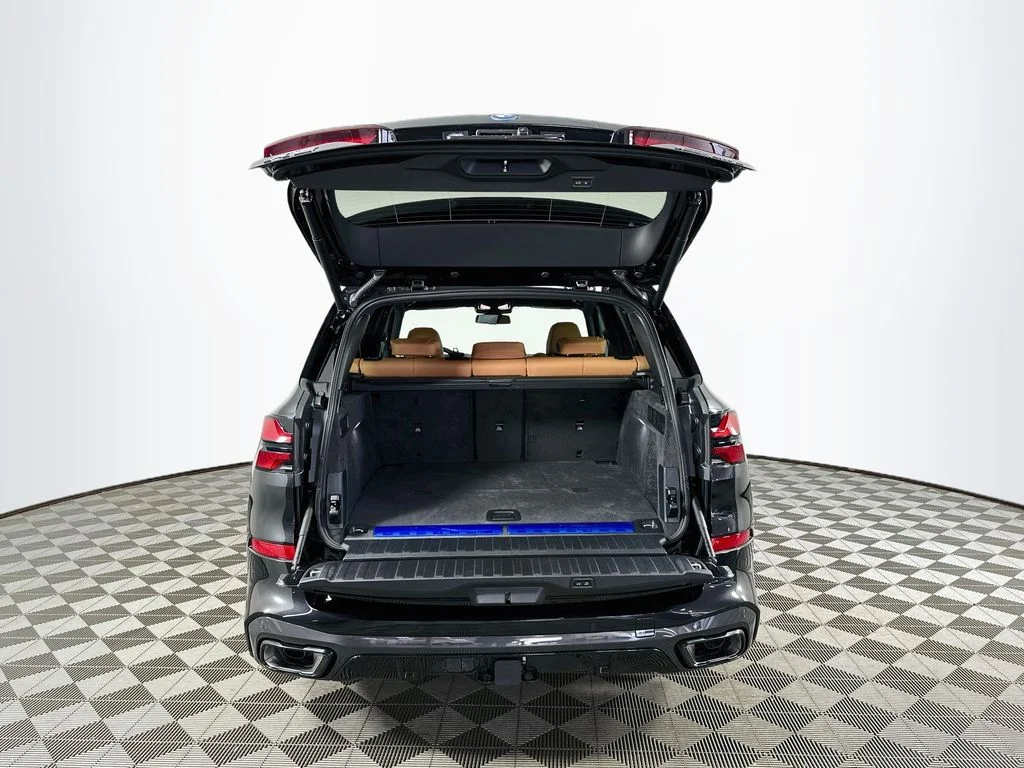 New 2026 Black Sapphire Metallic BMW xDrive50e image 28